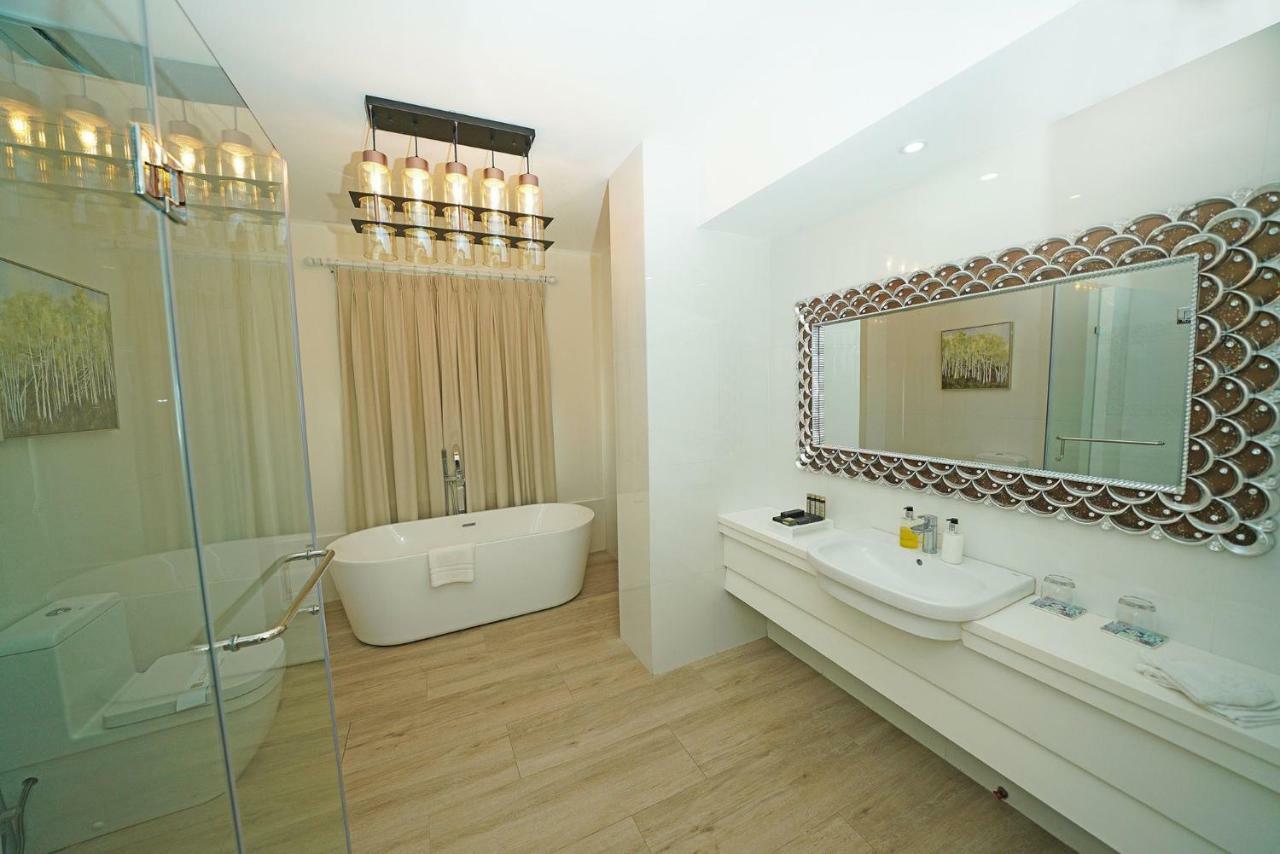 Hotel Carlito Tagaytay Tagaytay City Buitenkant foto